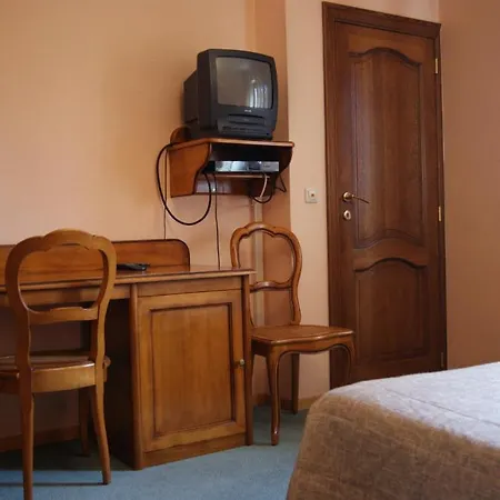 Il Castello Borghese Hotel 3*